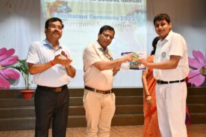 Psychographic Society - सीबीएससी के पटना जोन के रीजनल ऑफिसर ने डीपीएस में अपैक्स बेसिक्स 10 बोर्ड के टॉपर अभिनव कुमार को किये सम्मानित !