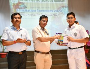 Psychographic Society - सीबीएससी के पटना जोन के रीजनल ऑफिसर ने डीपीएस में अपैक्स बेसिक्स 10 बोर्ड के टॉपर अभिनव कुमार को किये सम्मानित !