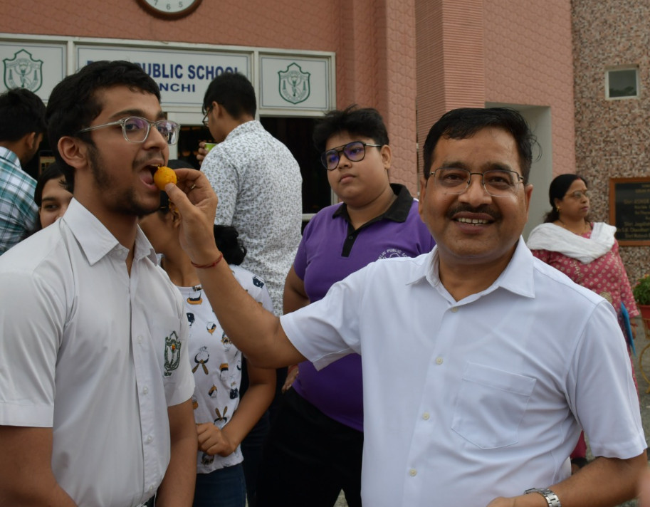 Psychographic Society - DPS Ranchi Student Divyansh Agarwal with scores 99.4% in CBSE Class 10 Exams become Jharkhand Topper