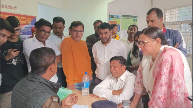 Psychographic Society - फिटजी के पूर्व और आकाश इनविक्टस के सेंटर हेड पर अभिभावकों का फूटा गुस्सा, FIR दर्ज FIITJEE